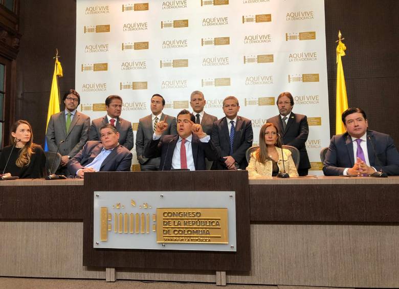 La bancada de Cambio Radical urgió que el Senado vote el proyecto de ley que restringiría el consumo de la dósis mínima en todos los espacios públicos. FOTO: Colprensa