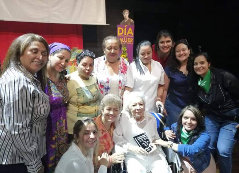 Imagen del homenaje que le rindieron el pasado 2 de marzo. FOTO Twitter @PdaMujeresAnt