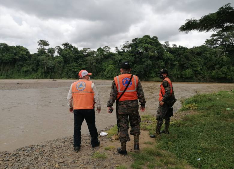 Autoridades de Guatemala monitorean los caudales de ese país que enfrenta el paso de la tormenta tropical Nana. Foto toma del Twitter de Conred