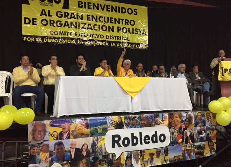 Uno de los líderes del Polo Democrático, Jorge Robledo, se adhirió a la candidatura de Fajardo, pero su bancada tiene otra opinión. FOTO COLPRENSA