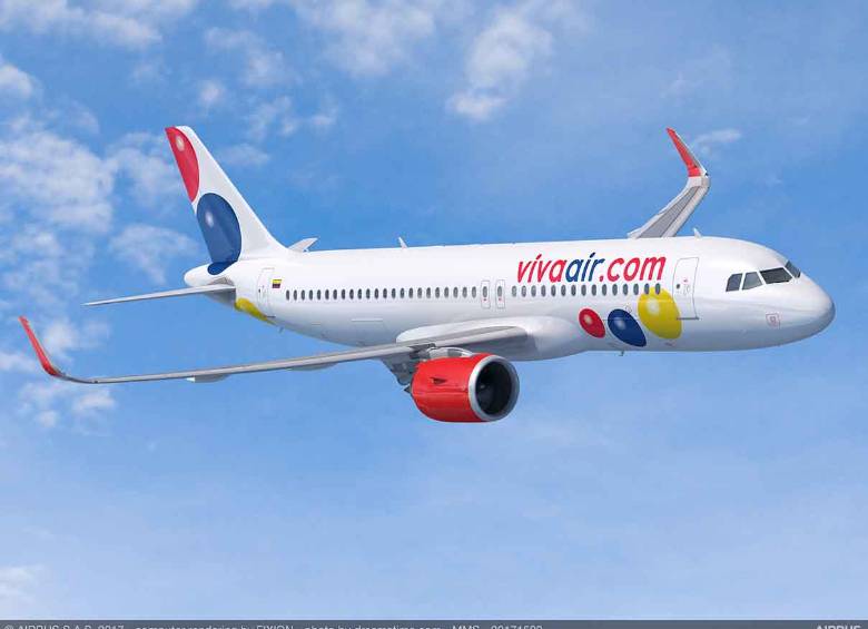 1. Así es el avión A320NEO del que Viva Air adquirirá 35 unidades. 2. Representantes de Irelandia, controlante de VivaColombia, firmaron ayer memorando con Airbus. FOTOS cortesía VIVACOLOMBIA