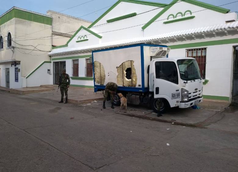 En un furgón de alimentos, Ejército halló 180 kilos de coca
