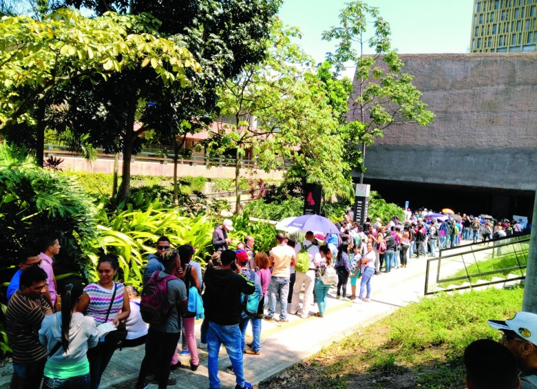 Así eran las filas de venezolanos durante el último censo, que se llevó a cabo de abril a junio del año pasado. FOTO SANTIAGO OLIVARES