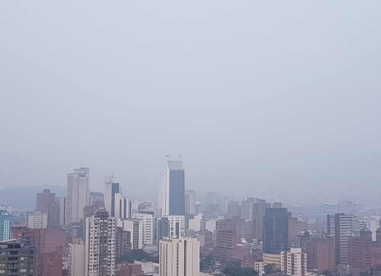 Así se veía la contaminación en Medellín este jueves a las 7:30 a.m. FOTO ISOLDA VÉLEZ
