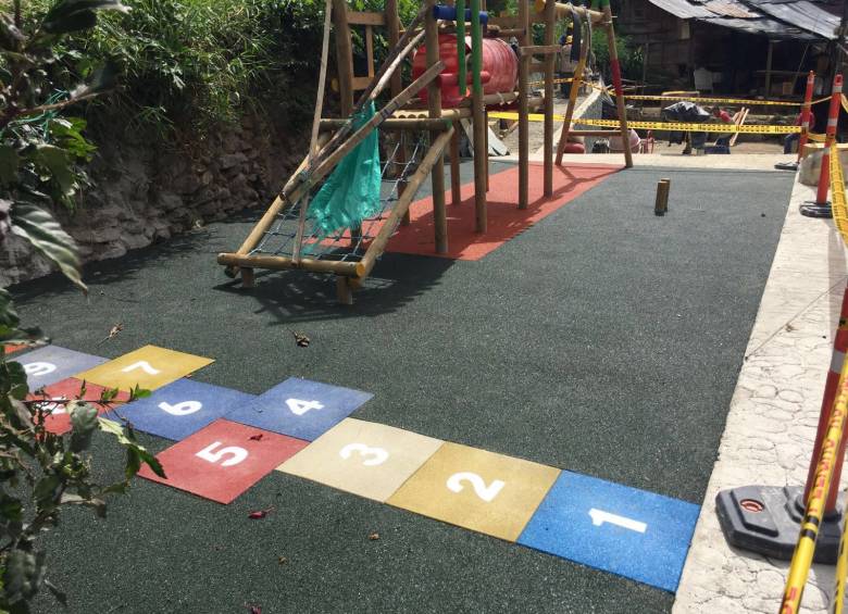 La empresa que hace adoquines de caucho y marcadores de filtro de cigarrillo