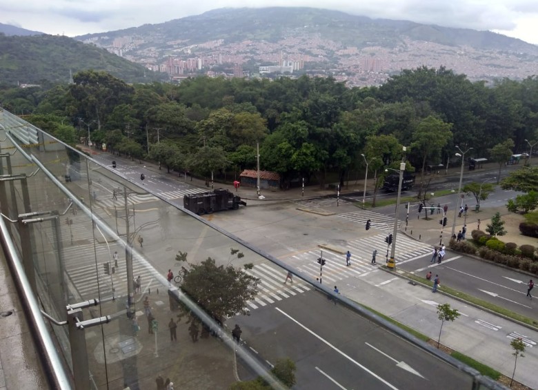 Los disturbios mantienen cerrada la Avenida Ferrocarril y la calle Barranquilla. Foto: Cortesía