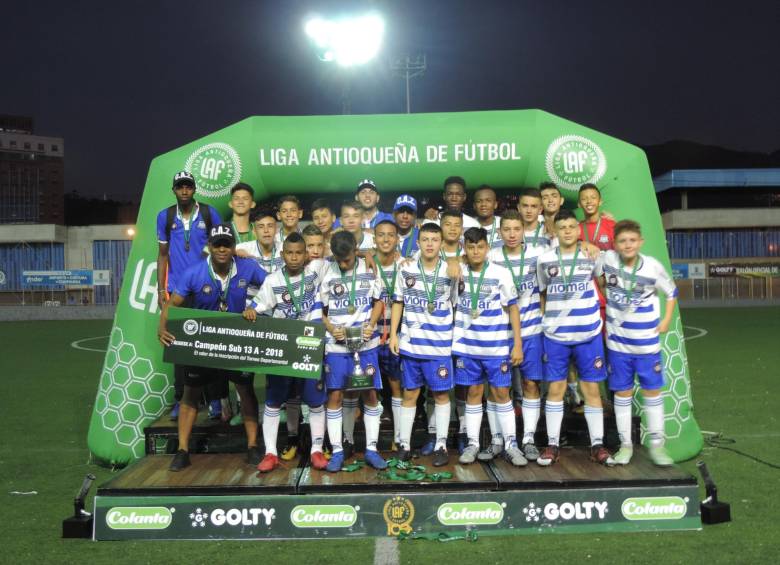 El estratega Deiby Joan Mejía redondeó la campaña de Arco Zaragoza en la sub-13 A con el título.