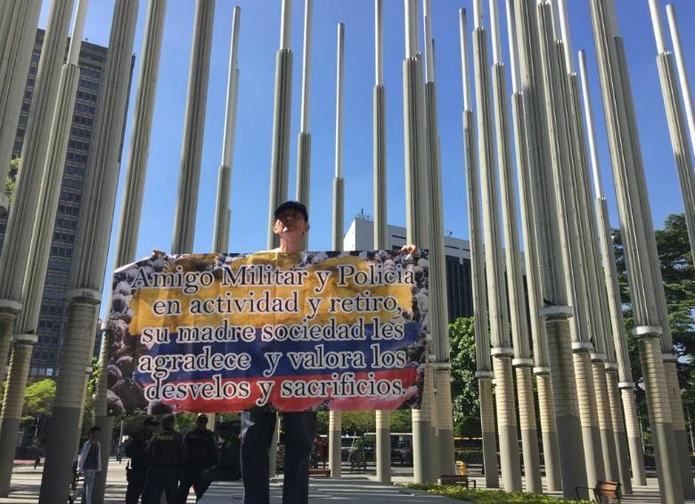 Veteranos de las Fuerzas Militares hicieron plantón en el Parque de las Luces