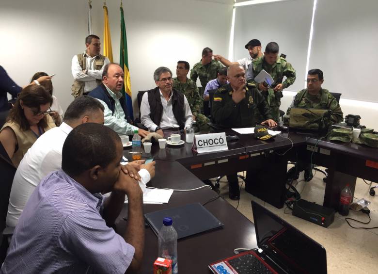El ministro de Defensa Nacional, Luis Carlos Villegas, junto con la cúpula de las Fuerzas Militares y de Policía, revisó el desarrollo de las elecciones regionales en los 32 departamentos de Colombia. FOTO COLPRENSA