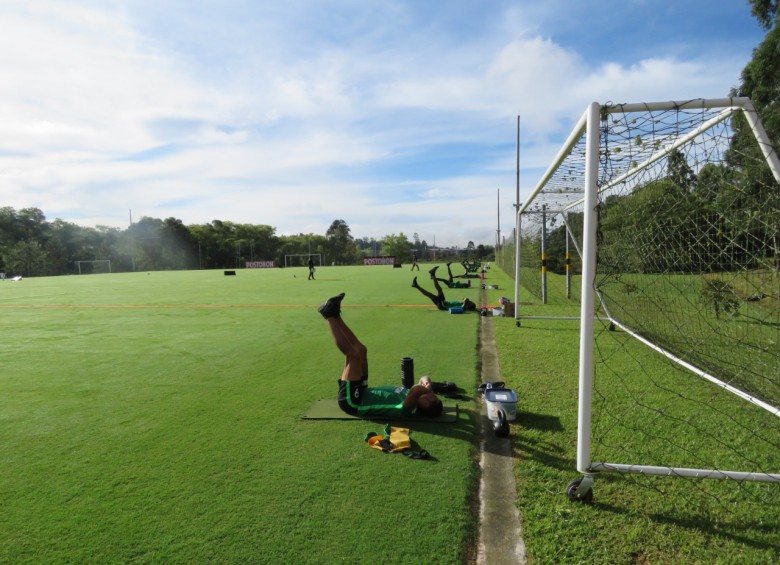 Como lo había anunciado, Atlético Nacional retomó este jueves las actividades en su sede deportiva de Guarne luego de que la Dimayor les otorgara el aval para hacerlo. Foto: Cortesía