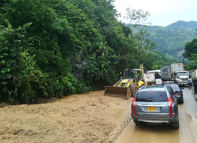 El kilómetro 81, donde se produjo el derrumbe que mantenía la movilidad con restricciones, ya está habilitado. FOTO EL COLOMBIANO 