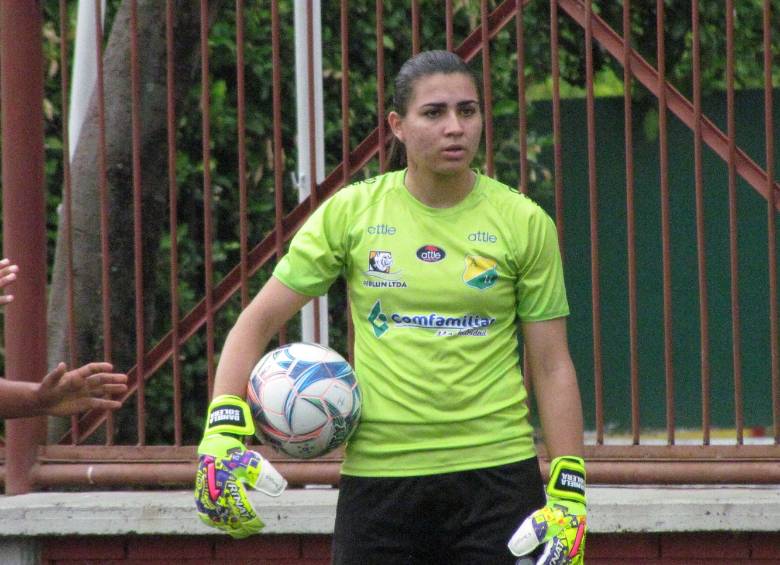 Daniela Solera, fue catalogada en el 2017 como la mejor arquera de la Liga Femenina en Colombia. FOTO CORTESIA-ATL. HUILA