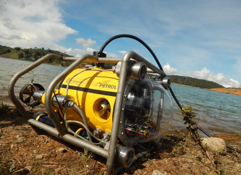 Este es el Visor 3, que también fue probado en Guatapé en condiciones de alta turbiedad del agua. Con el conocimiento adquirido se construye el vehículo definitivo. FOTO CORTESÍA UPB