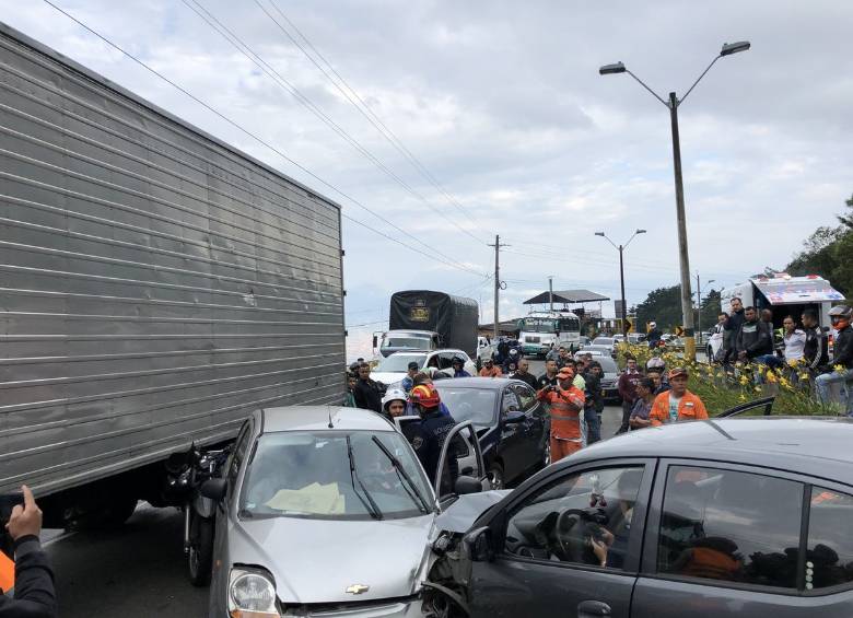 Habilitan la vía Las Palmas tras fuerte accidente