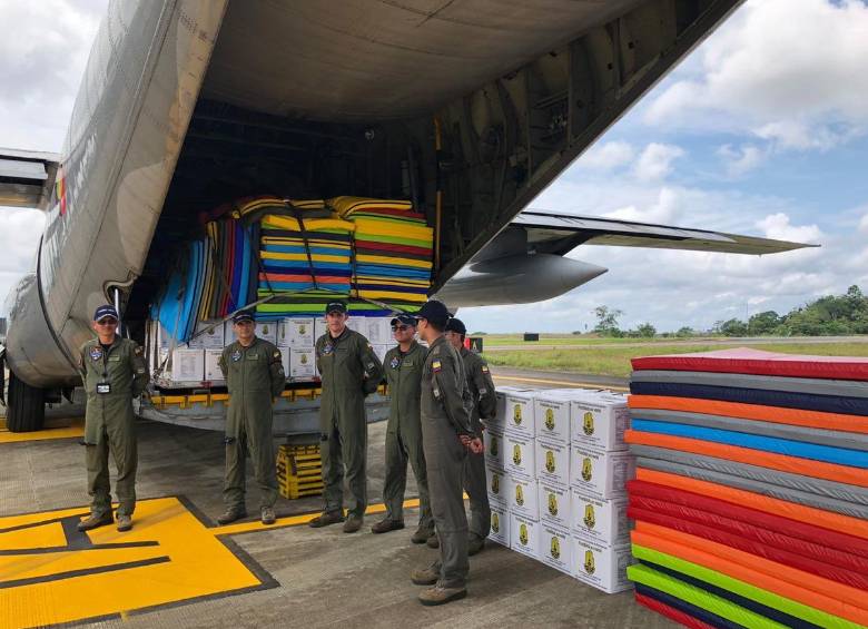 12 toneladas de ayuda humanitaria fueron llevadas al departamento por la Fuerza Aérea. FOTOS Cortesía José Luis Murillo y Presidencia