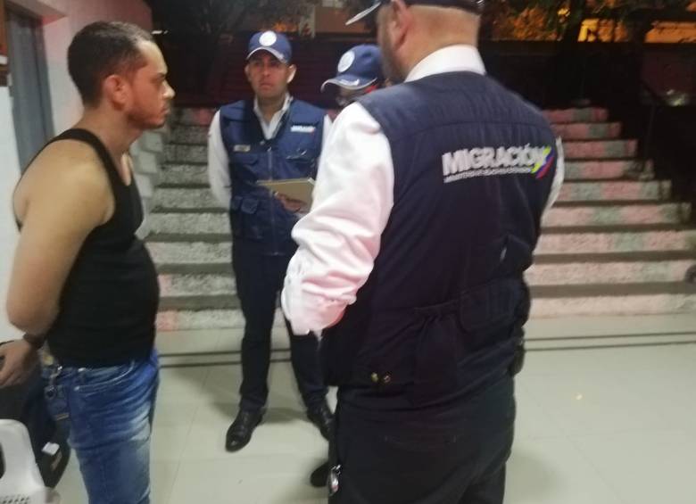El ciudadano cubano José Manuel Peña García al momento de su detención. FOTO Migración Colombia.