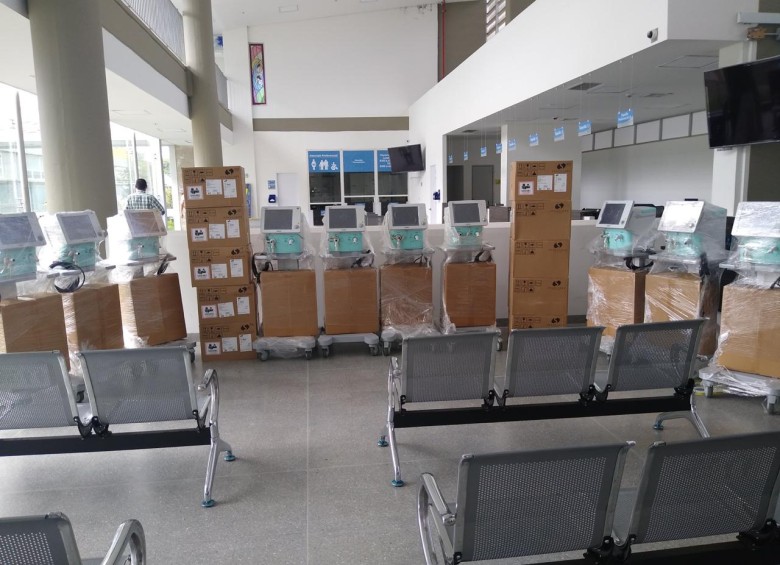 Los equipos tecnológicos llegaron a la nueva sede del Hospital César Uribe Piedrahíta. FOTO @LuisFSuarezV