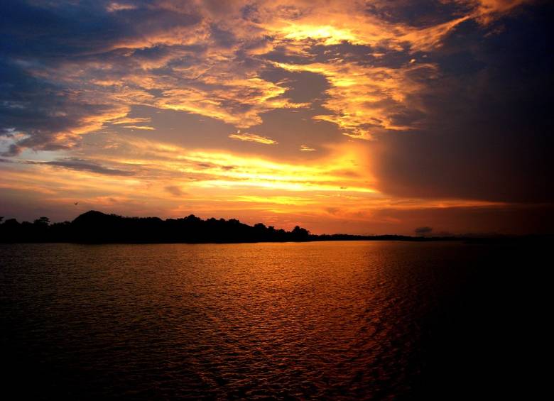 El río Amazonas es el más largo del mundo. Está tomando agua del Orinoco. Foto Pixabay