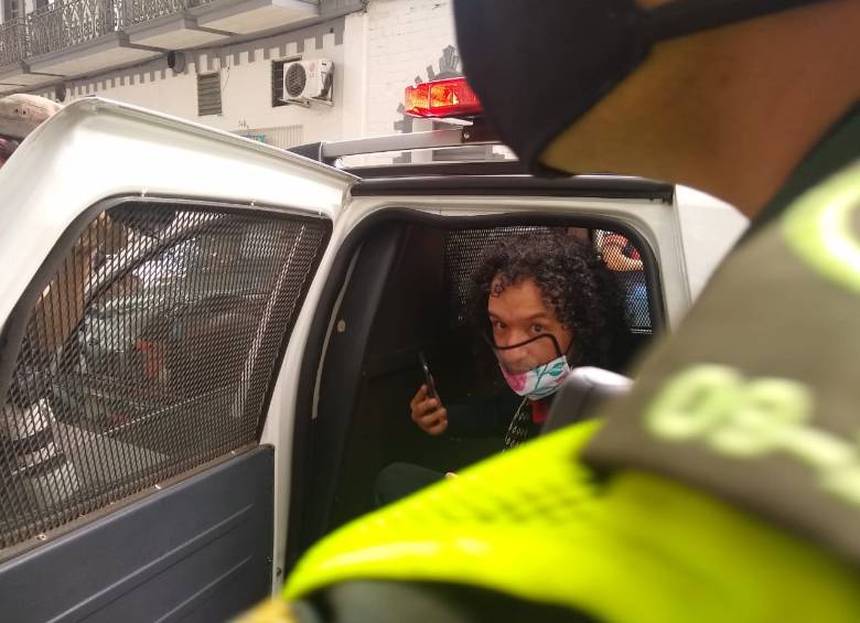 José Luis Marín, uno de los manifestantes detenido y que luego fue dejado en libertad tras revisar su condición de periodista. FOTO JAIME PÉREZ
