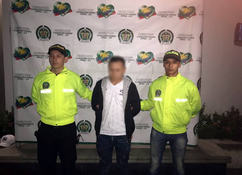 “25” fue capturado junto con tres personas que hacían parte de su escolta personal. FOTO CORTESÍA POLICÍA 
