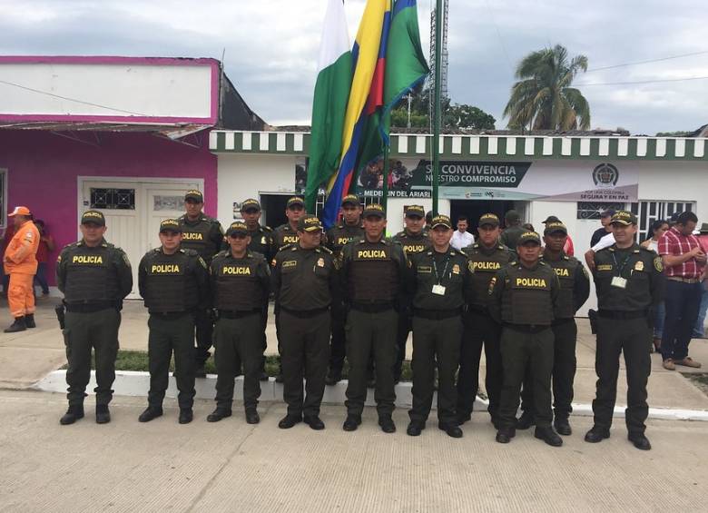 El director de la Policía Nacional, general Jorge Nieto, entregó este sábado una subestación para Medellín del Ariari, una inspección del municipio de El Castillo, en el Meta, que fue castigada por años del conflicto armado. FOTO COLPRENSA