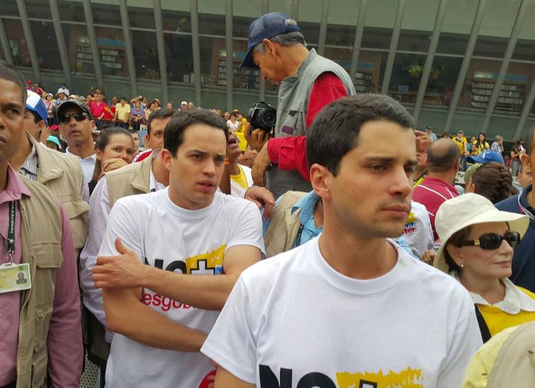 Los hijos del expresidente Tomás y Jerónimo Uribe se hicieron presentes en la marcha igualmente la exsenadora del Centro Democrático, Ana Mercedes Gómez. FOTO DONALDO ZULUAGA 