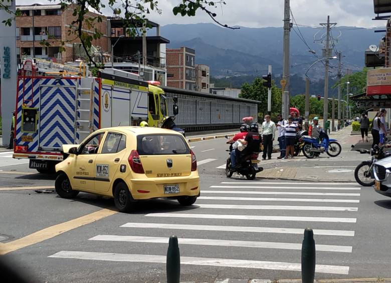 Bomberos atienden accidente de tránsito en el occidente de Medellín