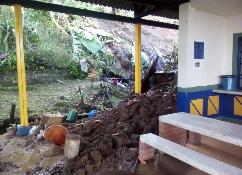 La emergencia se registró debido a las fuertes lluvias que se presentaron en las últimas horas. Foto: Colprensa