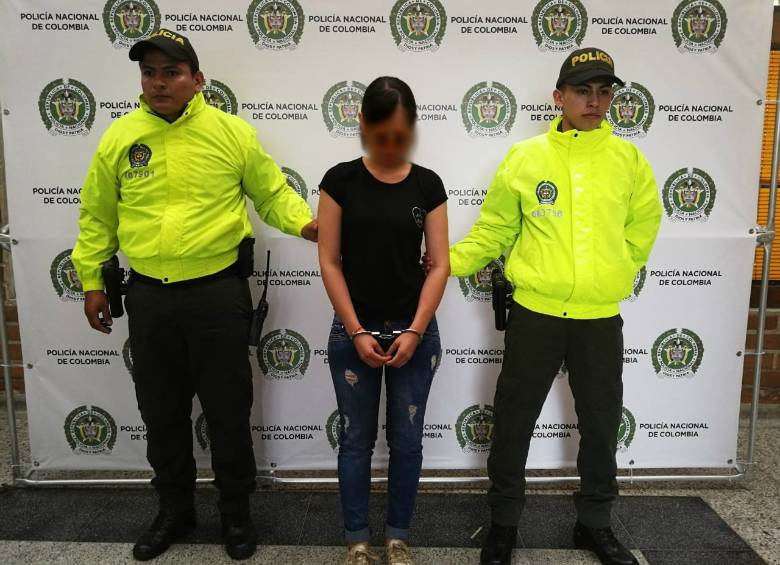 Mujer de 23 años fue capturada por atentar contra la vida de otra, al parecer por motivos pasionales. FOTO CORTESÍA POLICÍA