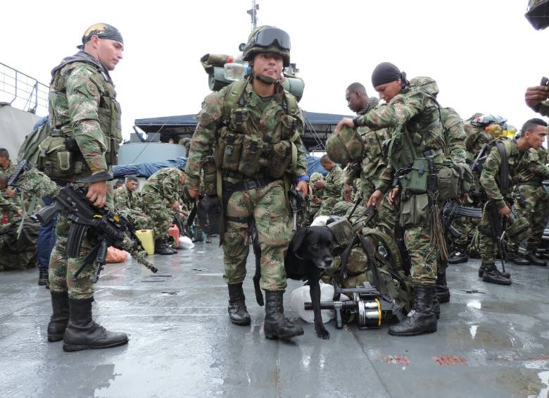Las Fuerzas Militares calcularon que con esos equipos diariamente se extraían ilegalmente 18 kilos de oro. FOTO Cortesía Fuerzas Militares