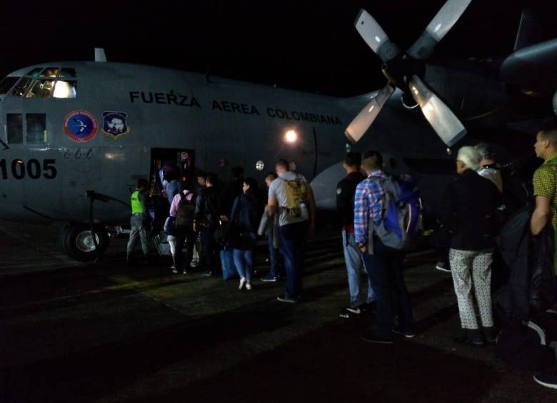 La Fuerza Aérea también dispuso de aeronaves de transporte para ayudar en la crisis, FOTO CORTESÍA FAC