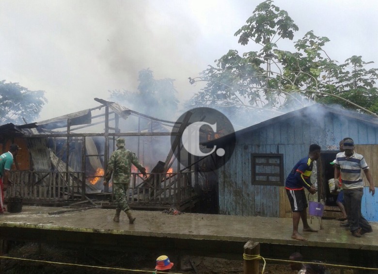 Incendio arrasa tres viviendas en Vigía del Fuerte