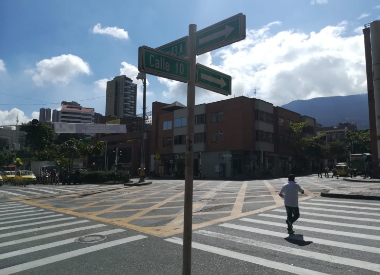 La calle 10 de Medellín. Foto: Manuel Saldarriaga. 