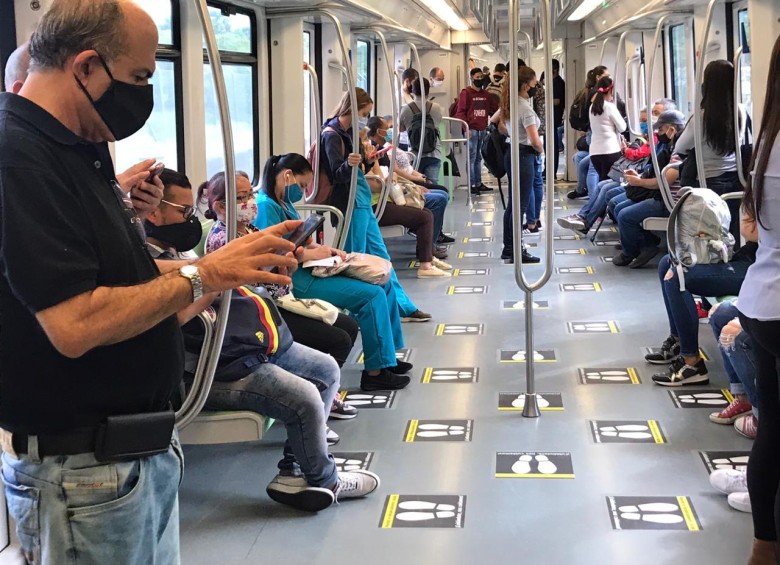 Aunque en la madrugada bajaron los pasajeros, al promediar la mañana el número se incrementó. FOTO JULIO CÉSAR HERRERA