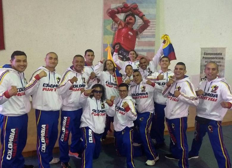 La delegación colombiana que recién estuvo en el Panamericano de muaythai. De este grupo irán varios al Mundial de Cancún, México. FOTO cortesía MuayThai Medellín