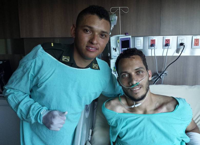 Marlon Lengua y Helio Neto compartieron un rato en el hospital antes del regreso del jugador brasileño. Foto cortesía Facebook Leonardo Zampier 