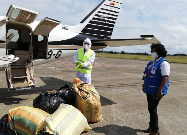 Se entregaron 3.600 filtros faciales, 1.400 overoles y 7.000 tapabocas, entre otros. FOTO: Colprensa.