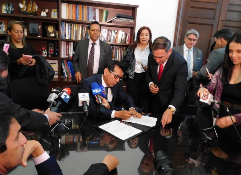 Jorge Eliécer Guevara al momento de tomar posesión de su curul en el Congreso. FOTO SENADO