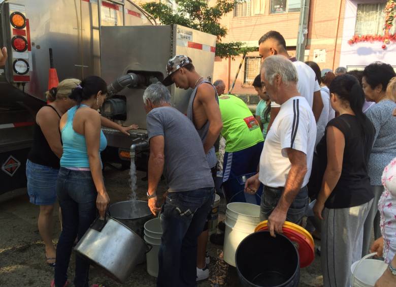 Durante el daño EPM suministró con siete carro tanques más de 420.000 litros de agua potable. FOTO CORTESÍA