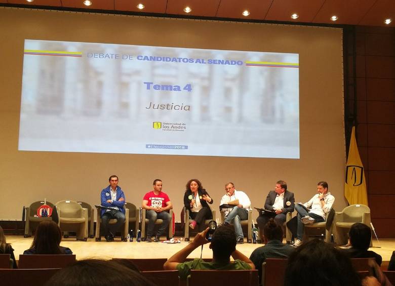 Al debate asistieron representantes de varios partidos políticos. FOTO Cortesía Universidad de Los Andes