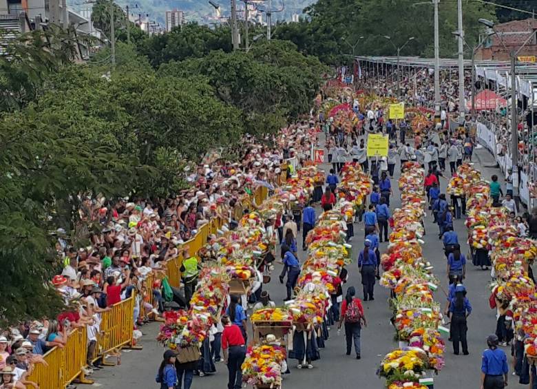 Así se ve el Desfile de Silleteros en la avenida Guayabal. FOTO Donaldo Zuluaga