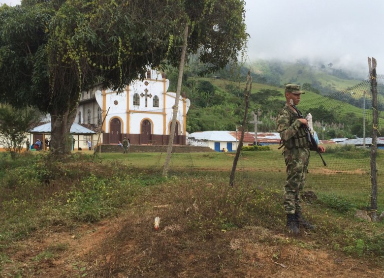 El Ejército, con una base, mantiene presencia en el corregimiento El Aro de Ituango. Sin embargo en algunas de las veredas se ha denunciado la presencia de grupos armados. FOTO Ejército