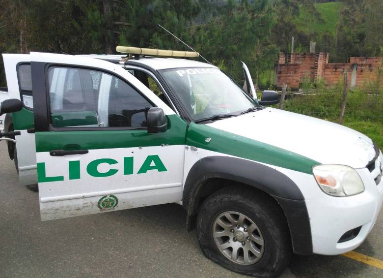 Esta es la patrulla que fue atacada con fusil y granadas, en zona rural de Belmira, norte de Antioquia. FOTO Cortesía Policía