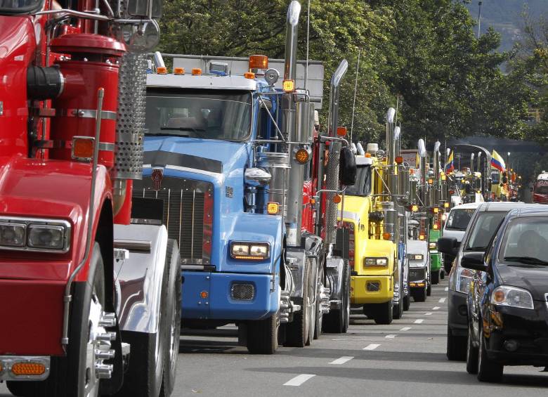 Las protestas camioneras se dan, entre otras, por altos costos en el valor del combustible que deben pagar FOTO ROBINSON SÁENZ