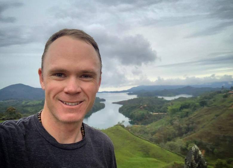 Chris Froome se muestra muy feliz en el Oriente antioqueño y así lo dejpó ver en esta foto publicada en su Twitter. FOTO TWITTER FROOME 