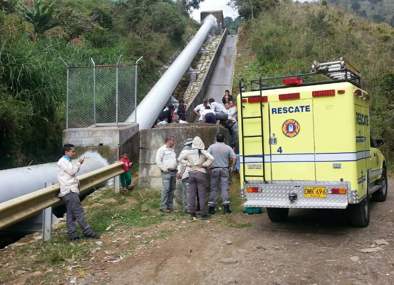 Un niño de 12 años murió, al parecer ahogado, al caer en una alcantarilla del barrio Bello Oriente, comuna 3 de la ciudad. FOTO CORTESÍA