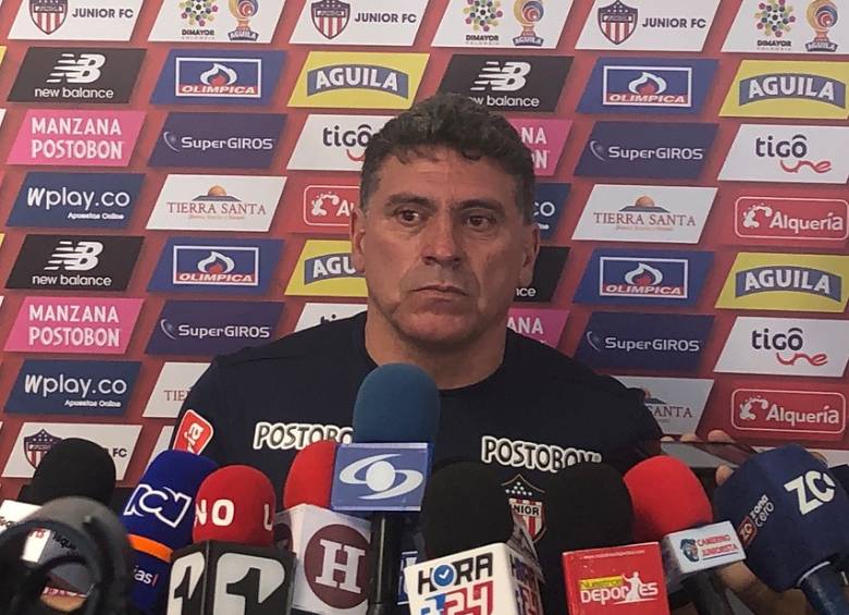 Luis Fernando Suárez atendió a los medios después del entrenamiento. FOTO Colprensa