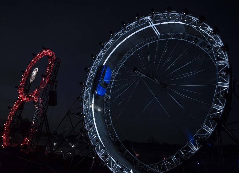 Una estructura especialmente diseñada fue sobre la que rodó este nuevo modelo de la casa Jaguar. FOTO cortesía