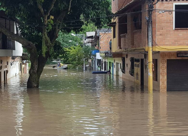 Inundaciones en Bolombolo. FOTO CORTESÍA