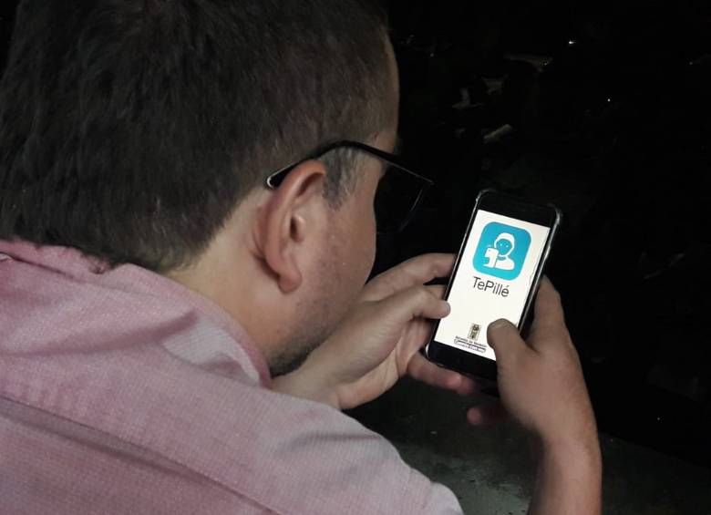 Para manejar los aparatos debe descargar una aplicación para iOS o Android desde su celular o tablet, dependiendo de la marca que compre. FOTO: Mauricio Palacio